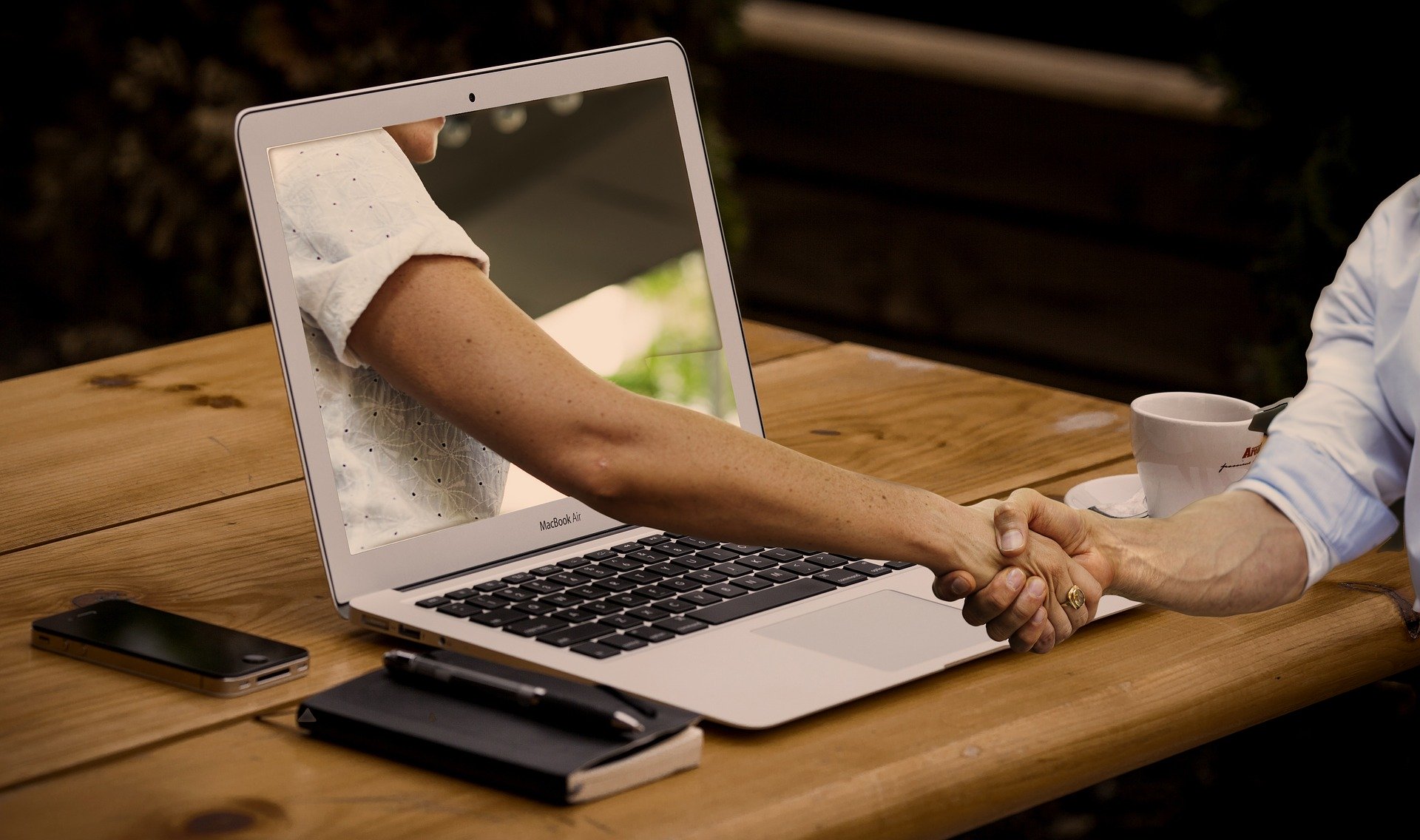 Online: Interaktion und Beteiligung in digitalen und hybriden Veranstaltungen fördern